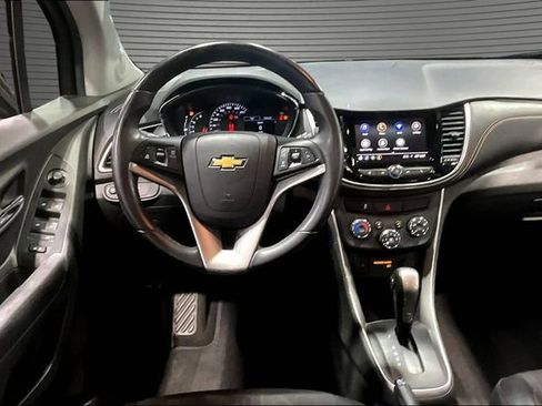Used 2020 Chevrolet Trax LT w/ LT Convenience Package AWD/4WD image 8