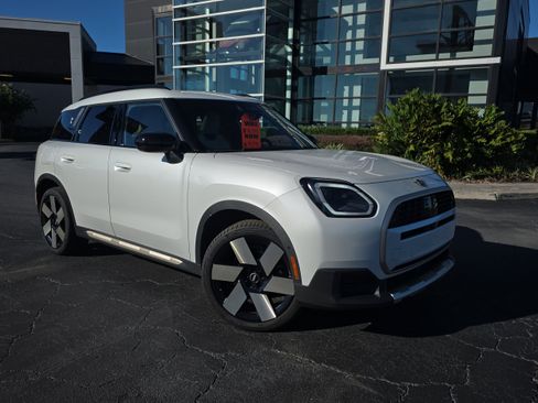 Certified 2025 MINI Cooper Countryman S w/ Comfort Package Max image 29