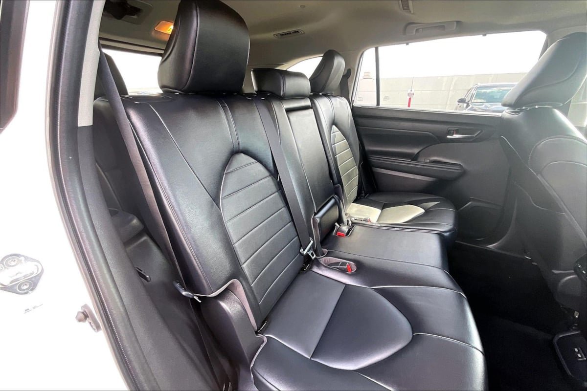 Used 2022 Toyota Highlander XLE AWD/4WD image 24