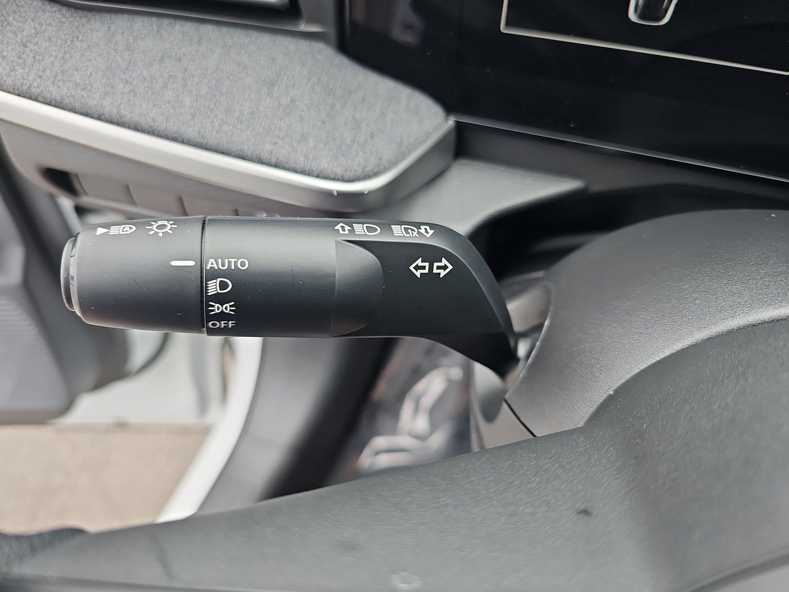 Used 2026 Nissan Kicks SV w/ SV Premium Package FWD image 33