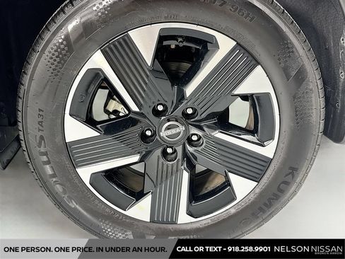 Certified 2025 Nissan Kicks SV AWD/4WD image 27