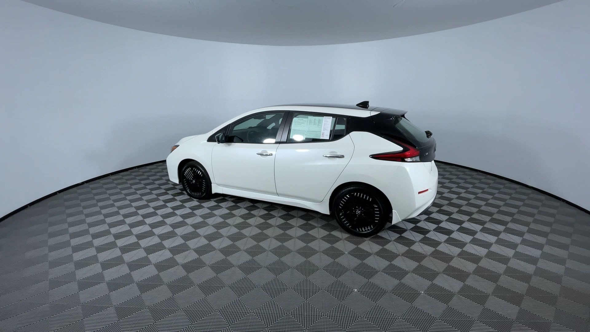 Certified 2025 Nissan Leaf SV Plus FWD image 6