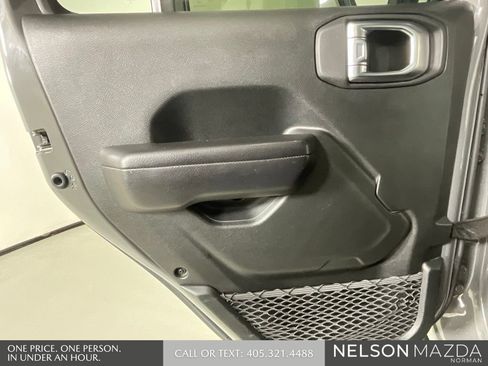 Used 2021 Jeep Gladiator Rubicon AWD/4WD image 18