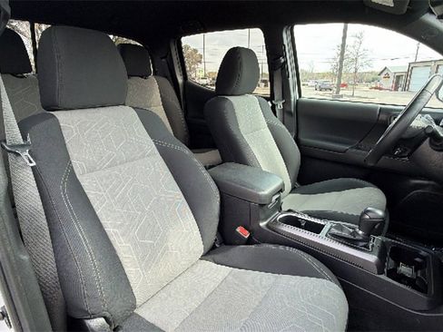 Certified 2023 Toyota Tacoma TRD Off-Road image 40