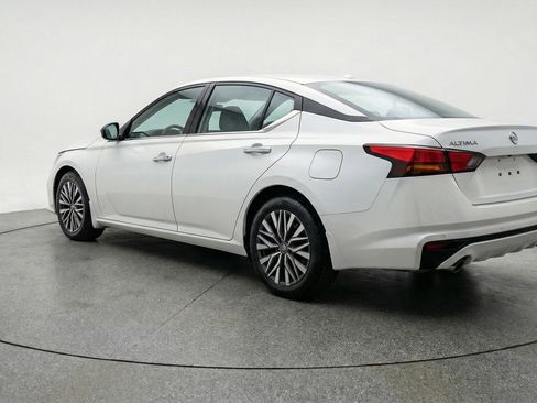 Used 2025 Nissan Altima 2.5 SV FWD image 6