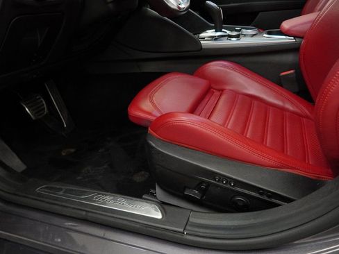 Used 2024 Alfa Romeo Giulia Veloce image 40