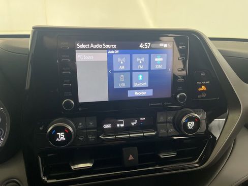 Used 2022 Toyota Highlander XLE image 70