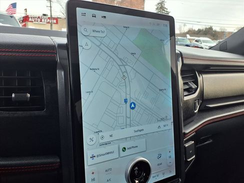 Used 2022 Ford Expedition Max Limited image 9