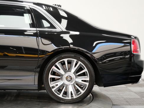Used 2019 Rolls-Royce Ghost Extended Wheelbase RWD image 53