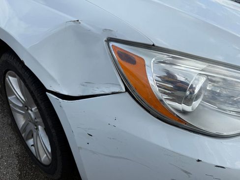 Used 2013 Chrysler 200 Touring FWD image 14