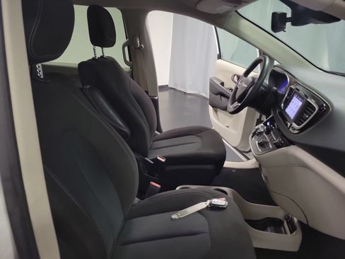 Used 2023 Chrysler Voyager LX FWD image 30