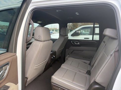 Used 2024 GMC Yukon XL SLT image 8