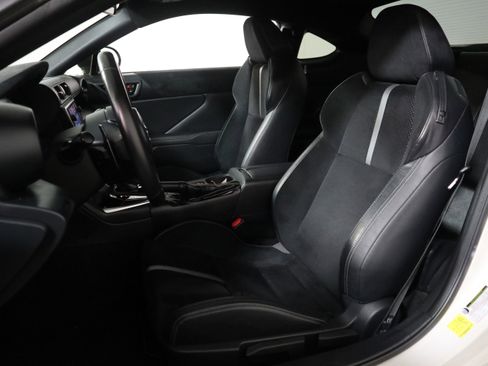 Used 2022 Toyota GR86 Premium w/ ALL Weather Mat Package (TMS) RWD image 21