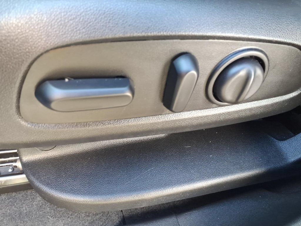 Used 2020 Chevrolet Equinox LT AWD/4WD image 12