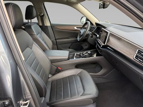 Used 2025 Volkswagen Atlas SEL image 9