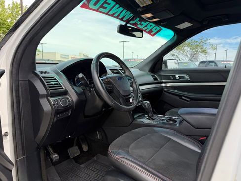 Used 2018 Ford Explorer XLT w/ Equipment Group 202A FWD image 9