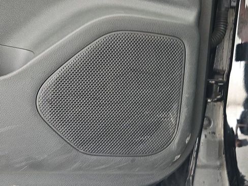 Used 2025 Nissan Rogue SV image 29