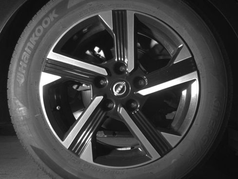 Used 2025 Nissan Sentra SV FWD image 18