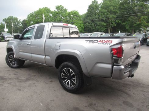 Used 2021 Toyota Tacoma TRD Sport w/ TRD Premium Sport Package AWD/4WD image 12