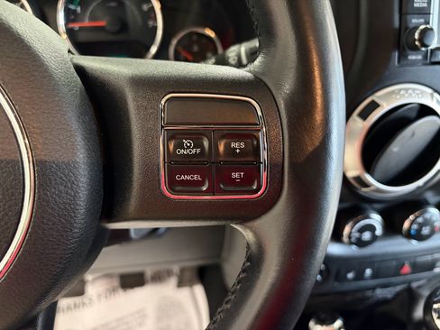 Used 2012 Jeep Wrangler Rubicon w/ PWR Convenience Group AWD/4WD image 12