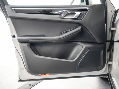 Certified 2023 Porsche Macan AWD/4WD image 24
