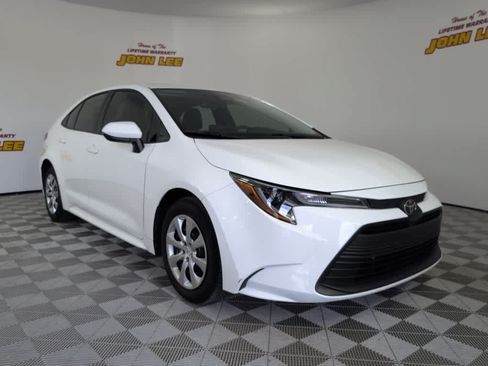 Used 2025 Toyota Corolla LE FWD image 8