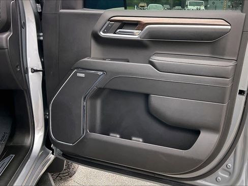 Used 2024 Chevrolet Silverado 1500 LT Trail Boss w/ Convenience Package II AWD/4WD image 22