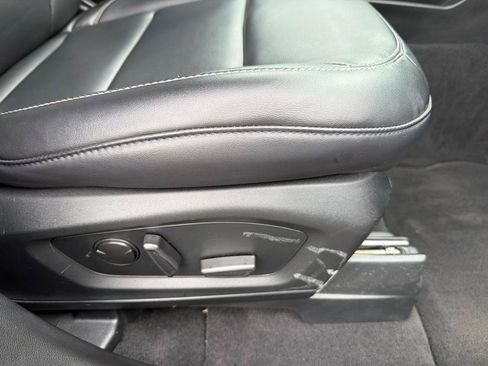 Used 2022 Ford Explorer XLT w/ Equipment Group 202A AWD/4WD image 26