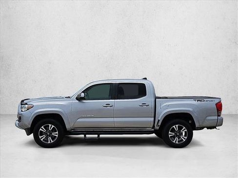 Used 2017 Toyota Tacoma TRD Sport RWD image 8