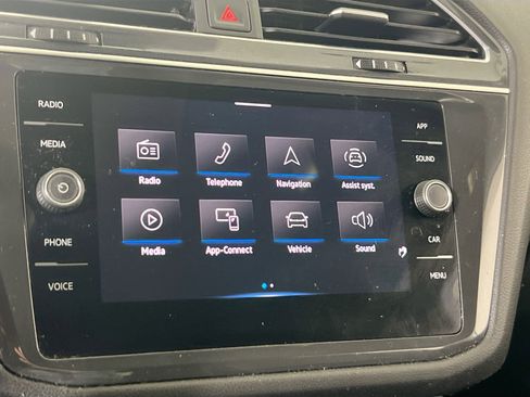 Used 2022 Volkswagen Tiguan SE image 14