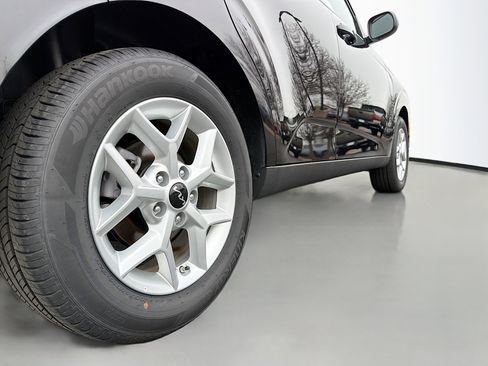 Used 2025 Kia Soul LX FWD image 14