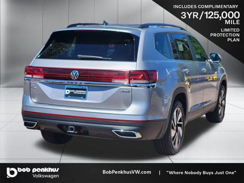 Used 2025 Volkswagen Atlas SE AWD/4WD image 25