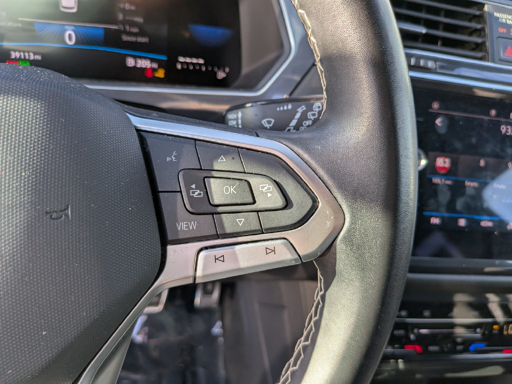 Certified 2023 Volkswagen Tiguan SE R-Line FWD image 30