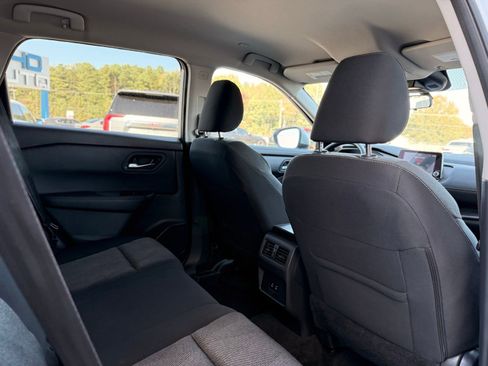 Used 2024 Nissan Rogue SV image 16