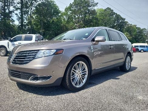 Used 2018 Lincoln MKT AWD w/ Technology Package image 4