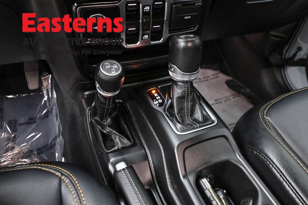 Used 2024 Jeep Wrangler Unlimited Sahara w/ Technology Group AWD/4WD image 13
