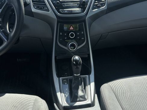 Used 2015 Hyundai Elantra SE FWD image 3
