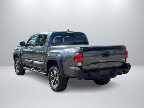 Used 2019 Toyota Tacoma TRD Sport AWD/4WD image 3