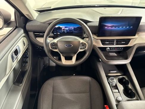 Used 2025 Ford Explorer Active image 17