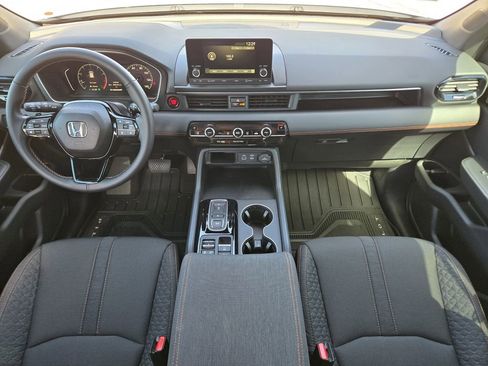 Certified 2025 Honda Pilot Sport image 13