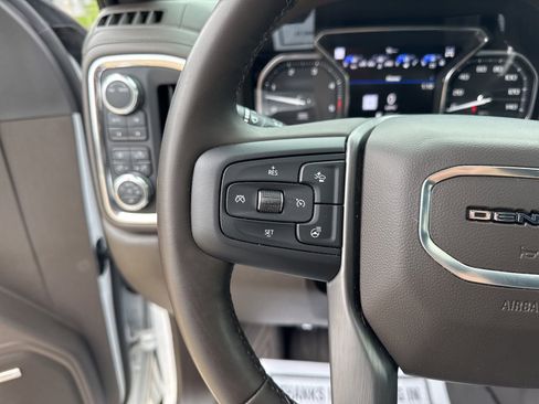 Used 2023 GMC Sierra 2500 Denali AWD/4WD image 17