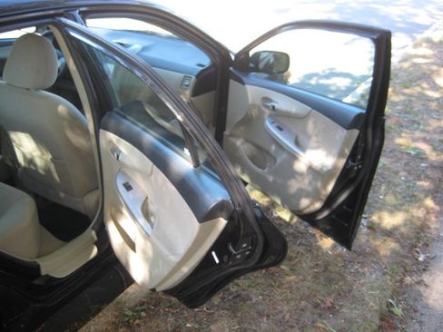 Used 2013 Toyota Corolla LE FWD image 12