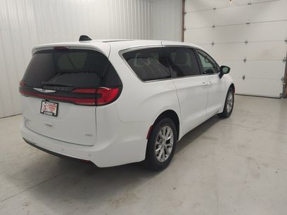 New 2026 Chrysler Pacifica Select