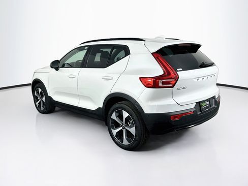 Used 2026 Volvo XC40 B5 Plus AWD/4WD image 5
