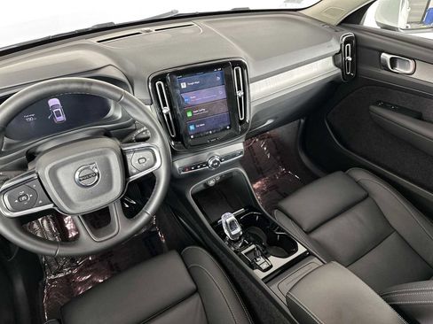 Used 2025 Volvo XC40 B5 Plus image 21