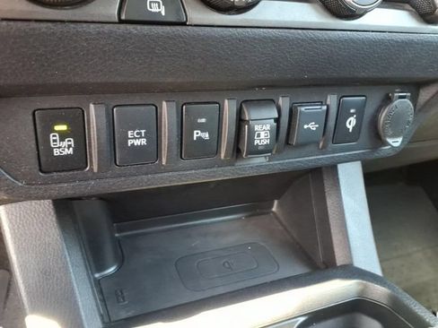 Used 2020 Toyota Tacoma TRD Sport w/ Technology Package AWD/4WD image 26