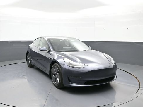 Used 2023 Tesla Model 3 Standard Range RWD image 3