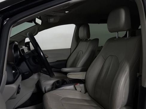 Used 2017 Chrysler Pacifica Touring-L Plus FWD image 15
