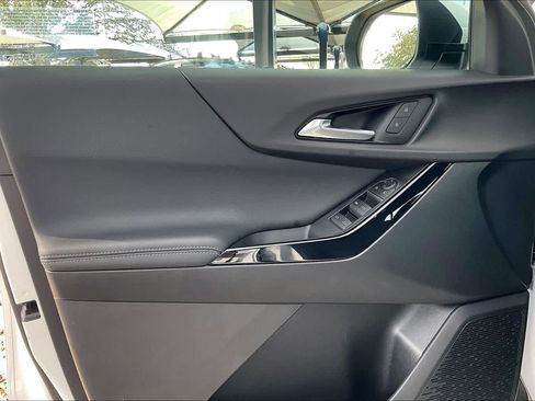 Used 2025 Chevrolet Equinox LT image 19