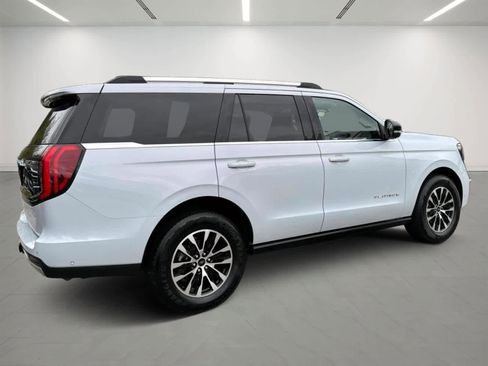 Used 2025 Ford Expedition Platinum AWD/4WD image 4